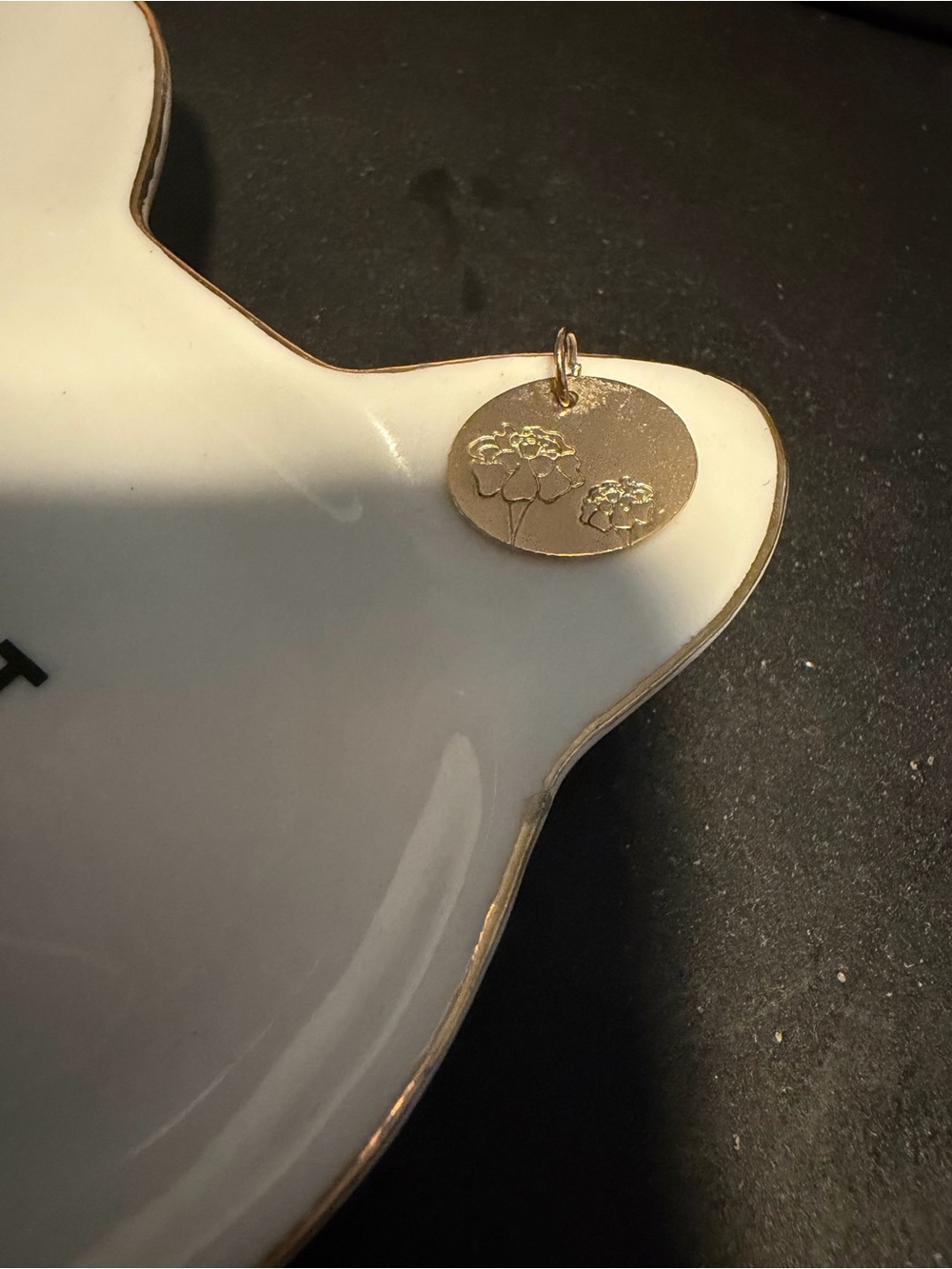 Gold colored - Marigold Floral pendant - Picture 3 of 3
